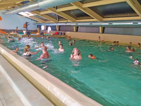 Overdekt en verwarmd zwembad Roan camping Marvilla Parks Kaatsheuvel